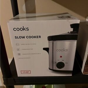 Silver Slow Cooker - 1.5 QT